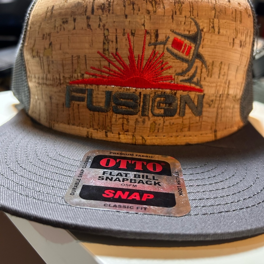Fusion flat bill snap back hat - Picture 2 of 4
